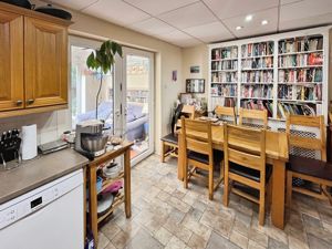 Kitchen- click for photo gallery